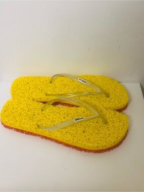 NWOT Exfoliating massaging Yellow Textured Flip Flop Sandals with Clear Straps